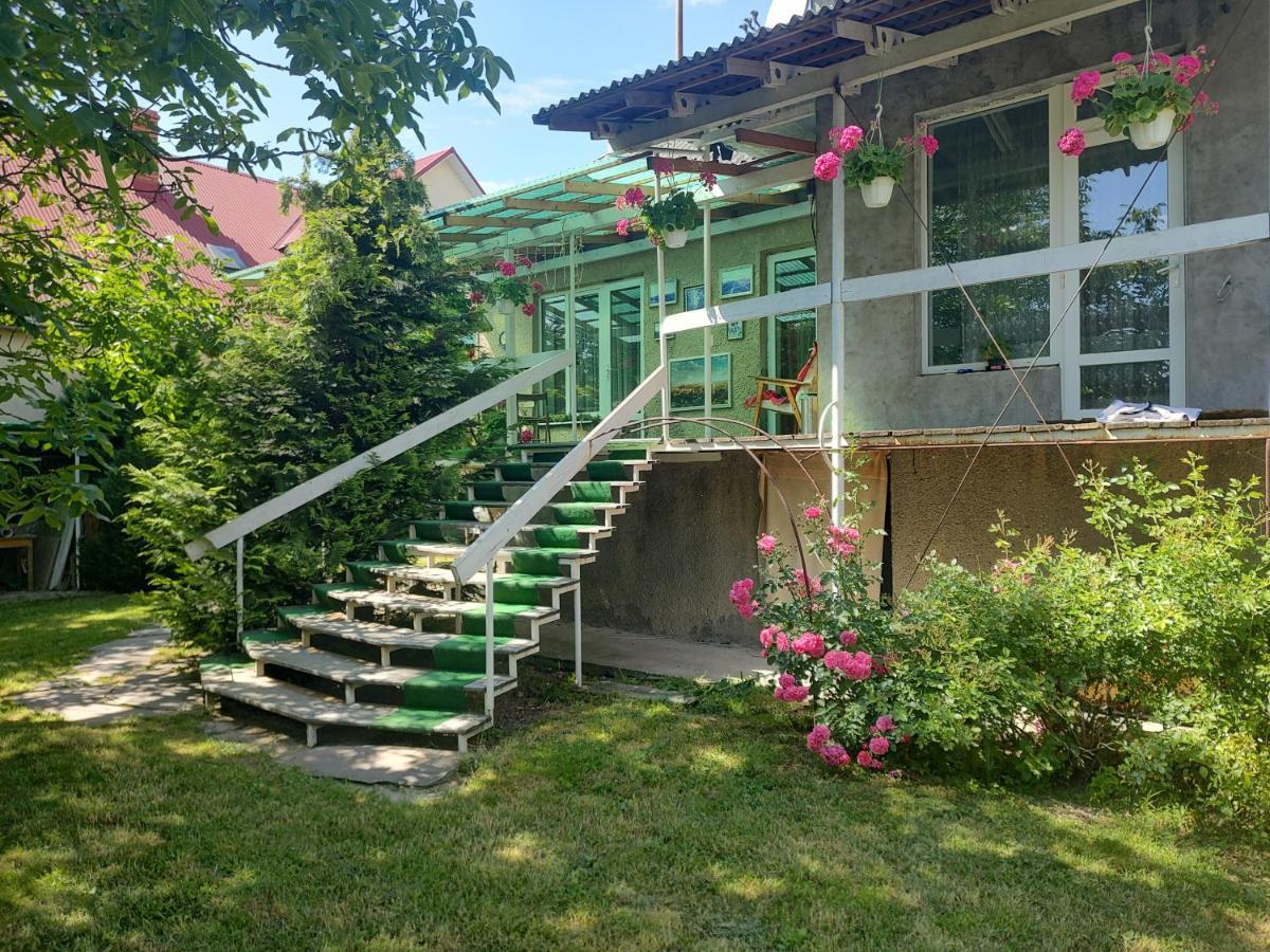 "Ранчо" - Тераса Квіти Сад Apartamento Uzhhorod Exterior foto